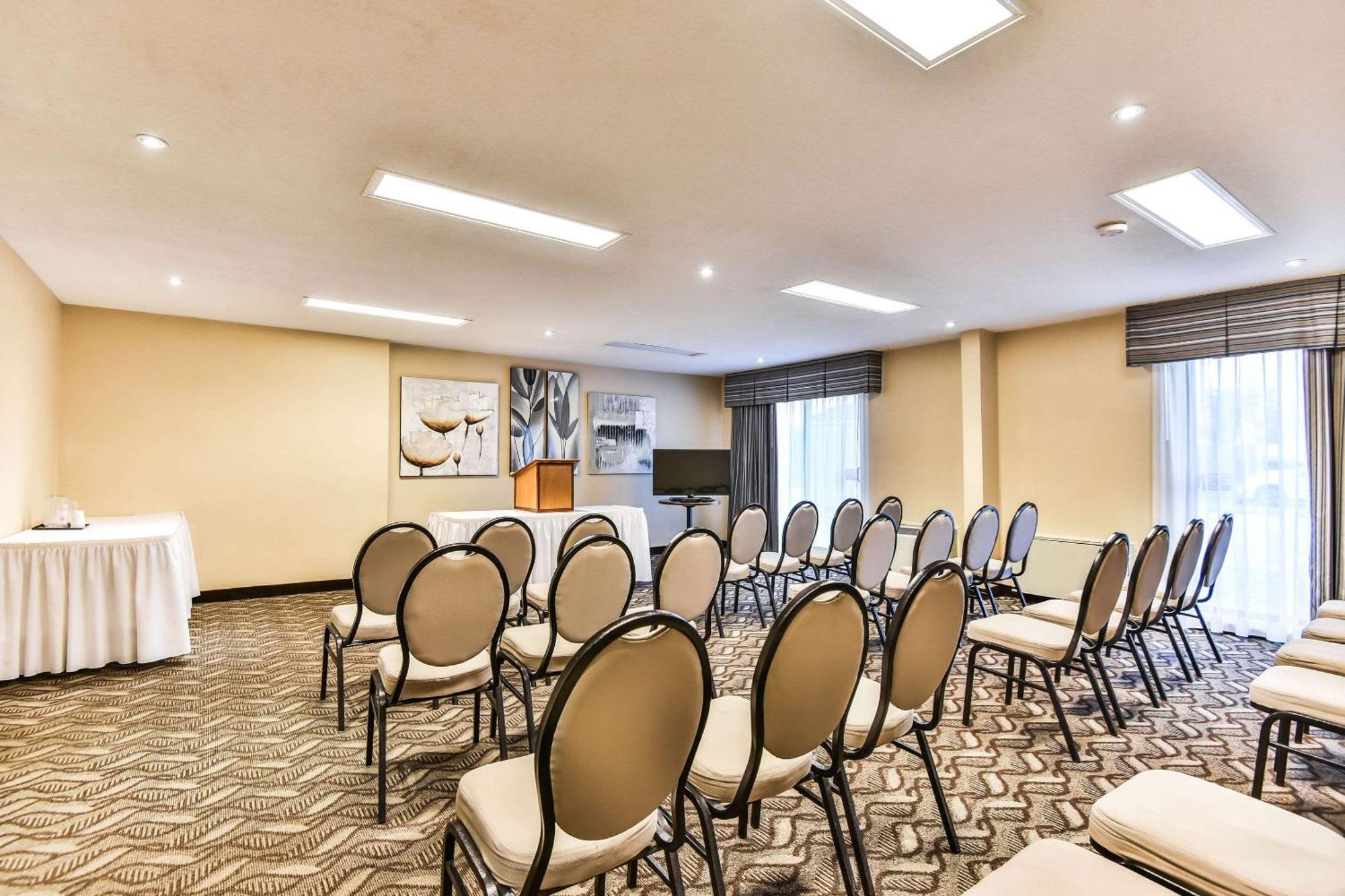 Comfort Inn & Suites Ambassador Bridge Windsor Ngoại thất bức ảnh