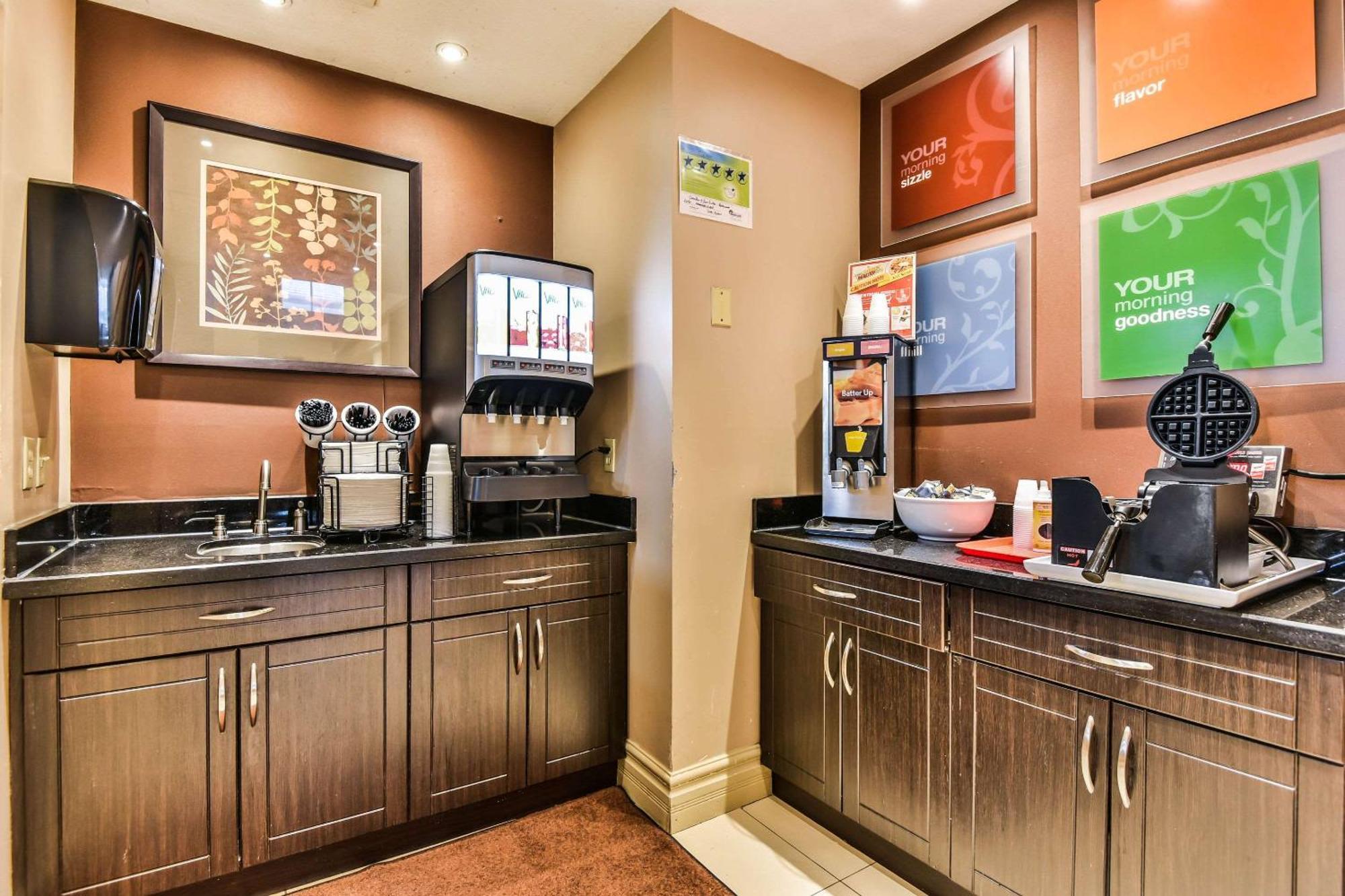 Comfort Inn & Suites Ambassador Bridge Windsor Ngoại thất bức ảnh