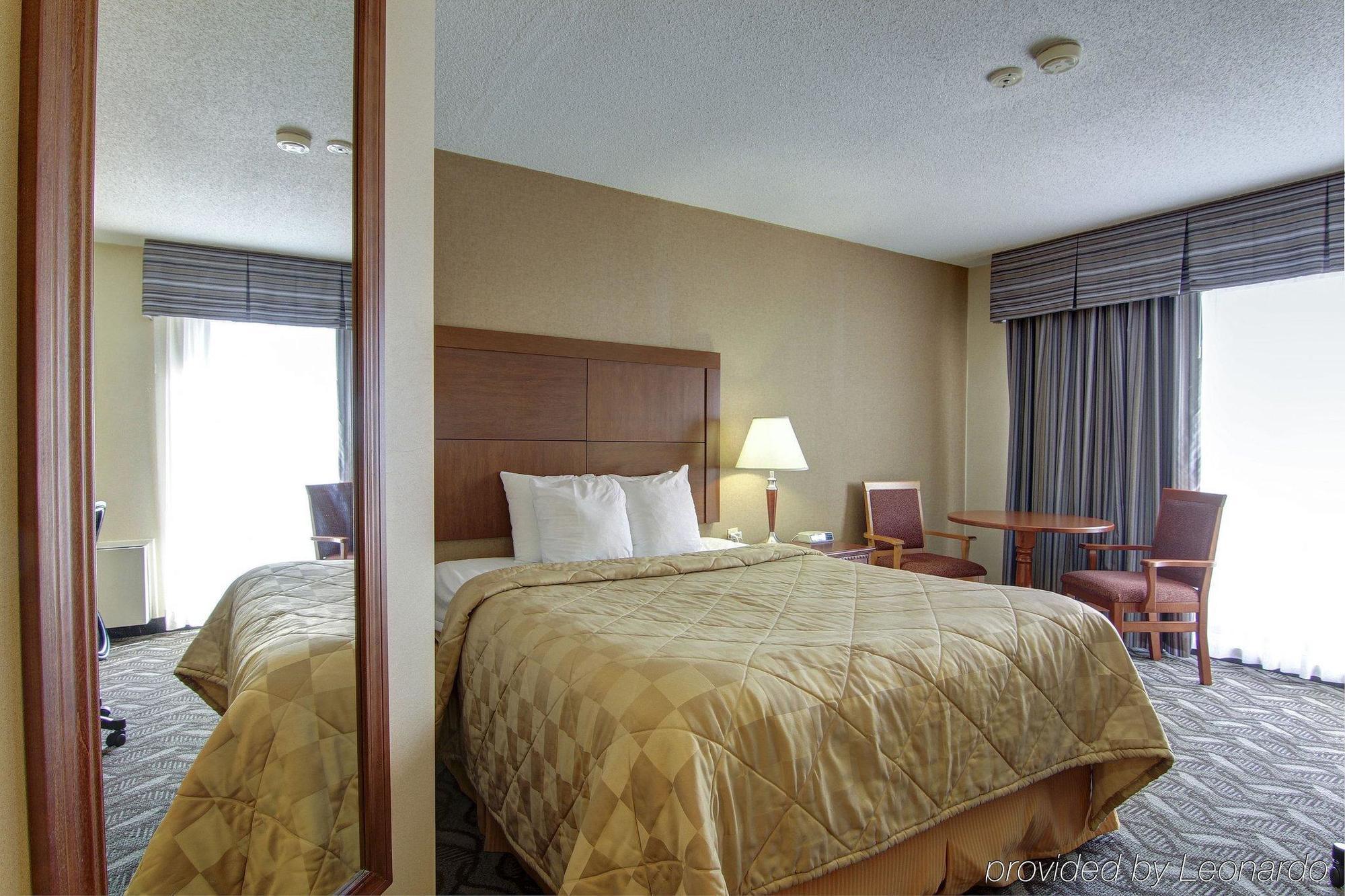 Comfort Inn & Suites Ambassador Bridge Windsor Ngoại thất bức ảnh
