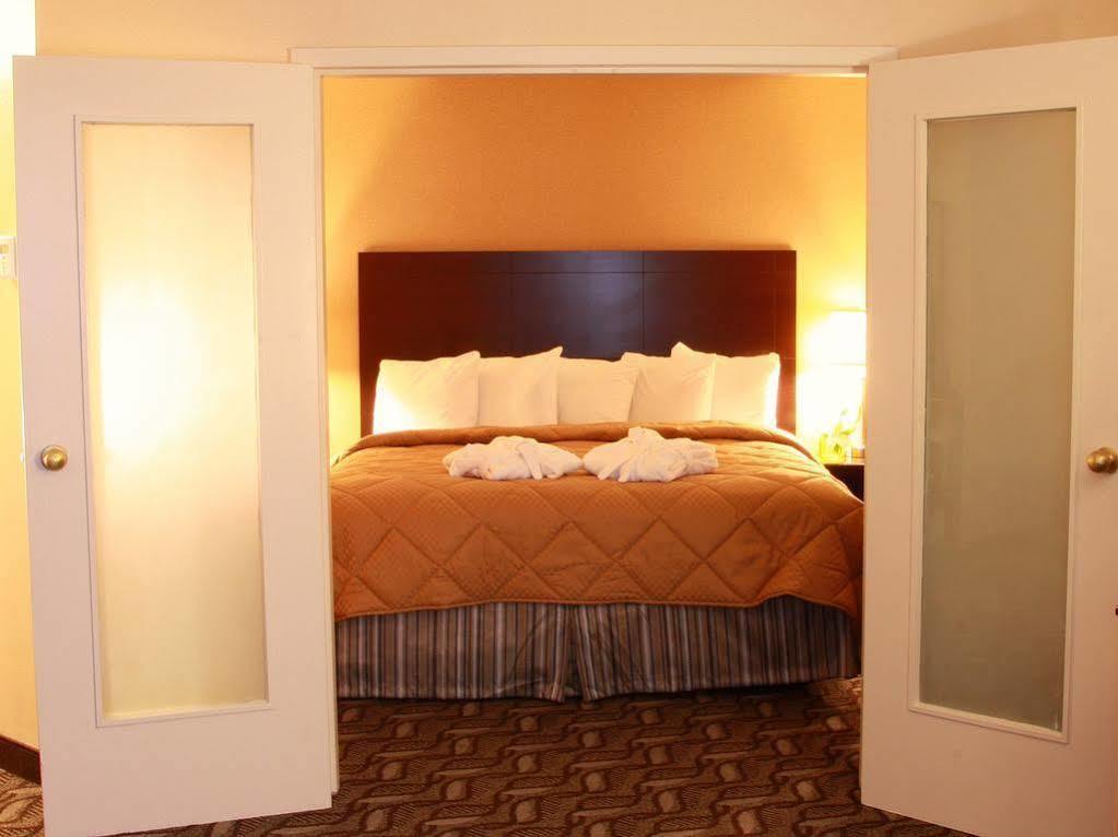 Comfort Inn & Suites Ambassador Bridge Windsor Ngoại thất bức ảnh